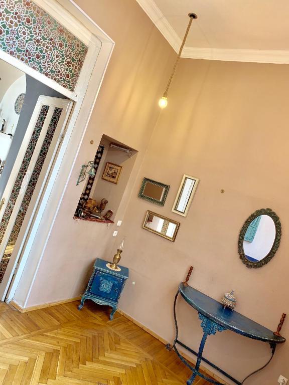 Chonkadze 11 Flat room 1